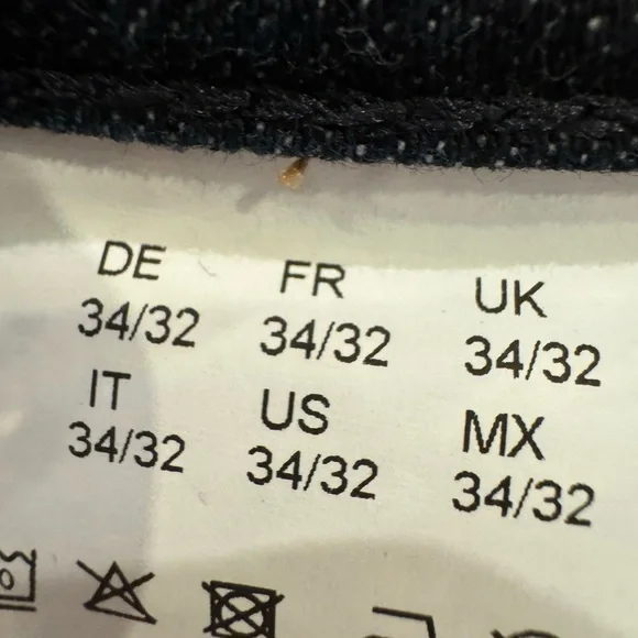 Hugo boss, men’s jeans. Only worn once.